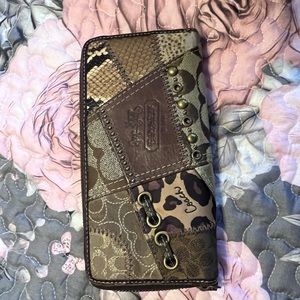 COACH ZIPPER WALLET